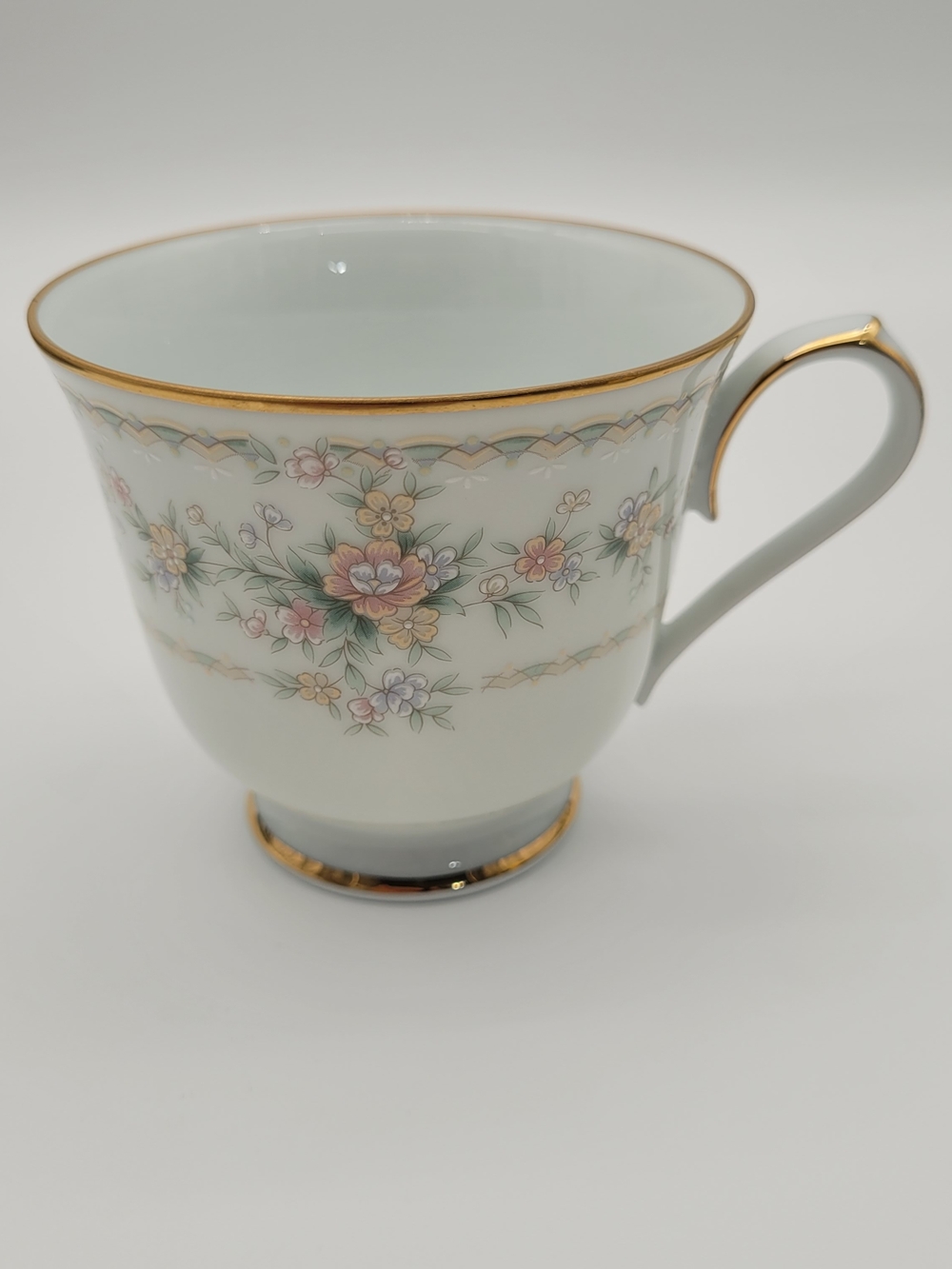 Noritake White Porcelain Teacup with Pastel Floral Motif and Gold Trim 3016